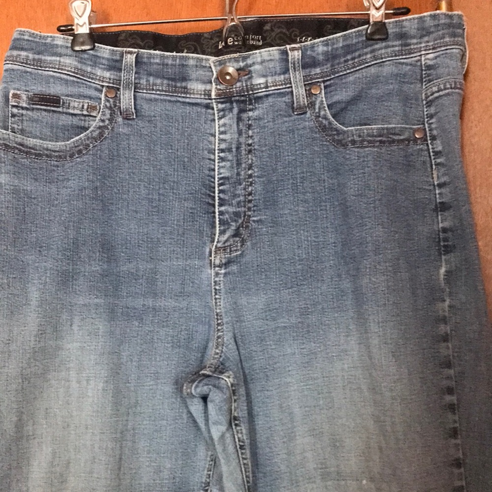 Lee Jeans - Comfort waistband, slightly worn